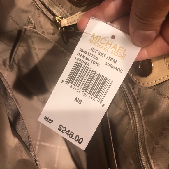 NWT Michael Kors Jet Set Tote - Picture 8 of 16